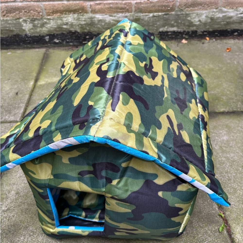Brand new never used Outdoor waterproof Camouflage Pet House